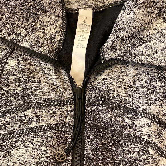 Lululemon Define Jacket Luon, Spray Jacquard White/Black, Size 12 - Picture 6 of 9
